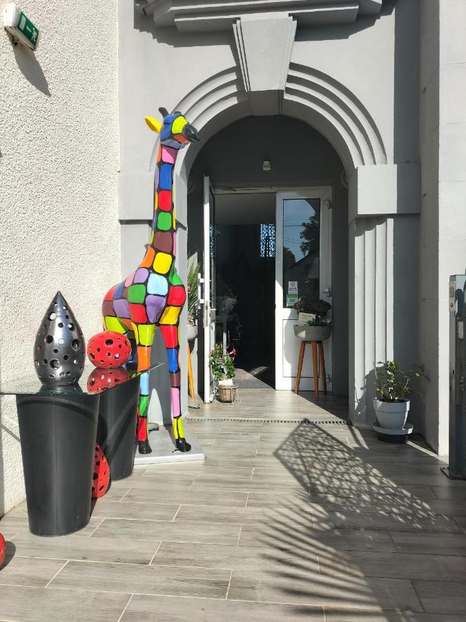 Hotel Le 6 3 Home Port En Bessin Exterior photo