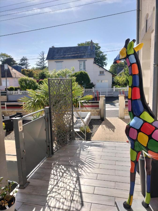 Hotel Le 6 3 Home Port En Bessin Exterior photo