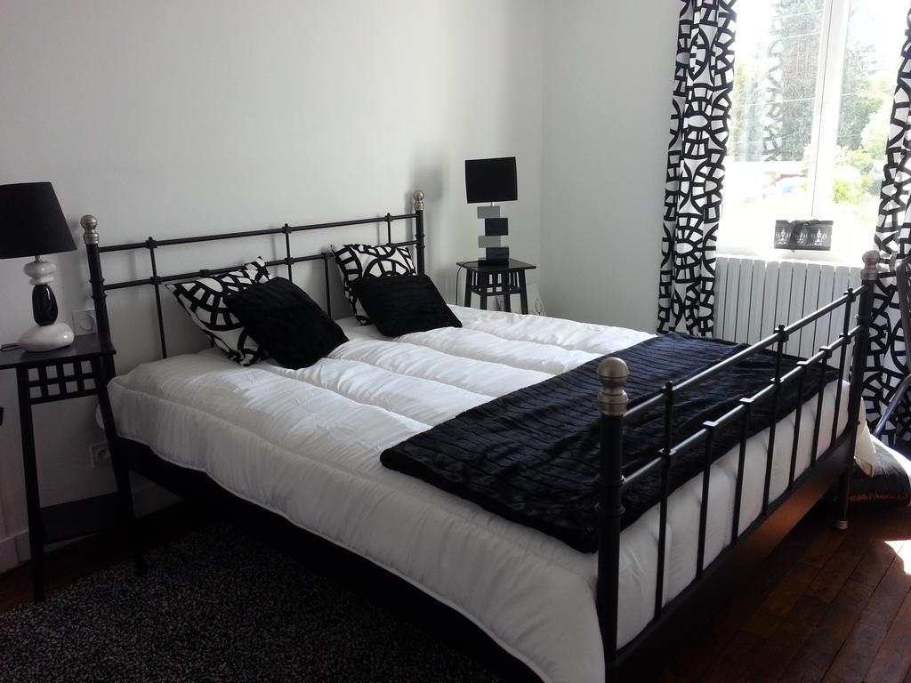 Hotel Le 6 3 Home Port En Bessin Room photo
