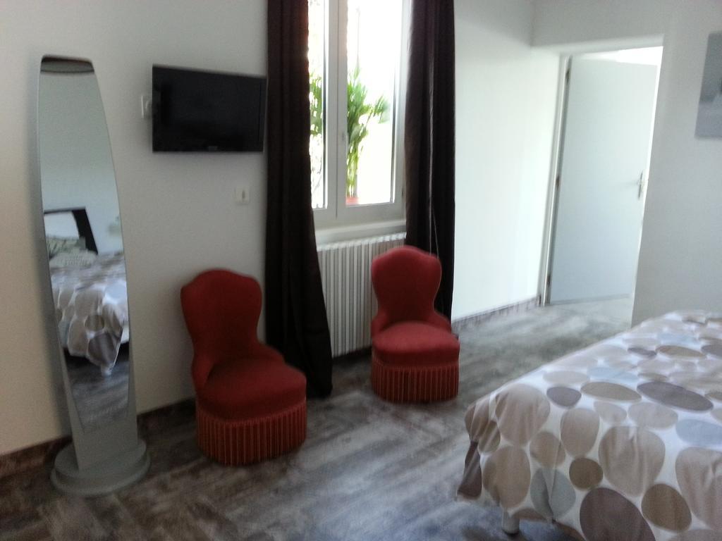 Hotel Le 6 3 Home Port En Bessin Room photo